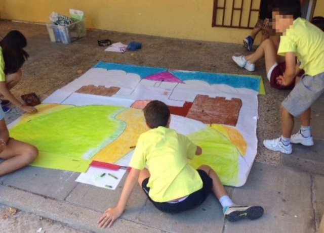 pintando un cartel